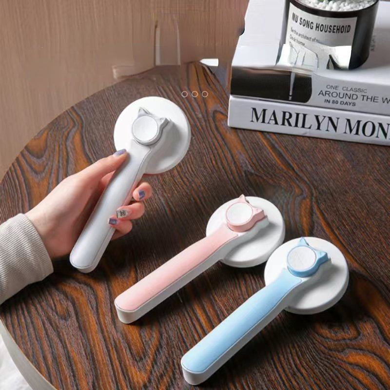 Grooming and untangling brush for dogs and cats